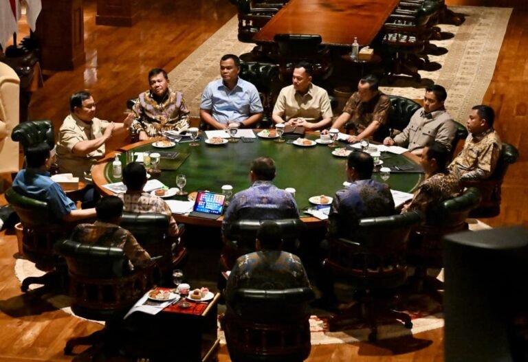 Rapat di Hambalang, Presiden Prabowo Evaluasi Penanganan Karhutla Kalimantan dan Pemulihan Pascagempa NTT