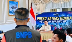 Tiba-di-Kalimantan-Barat-Presiden-Prabowo-Langsung-Pimpin-Rapat-Penanganan-Karhutla-768x511