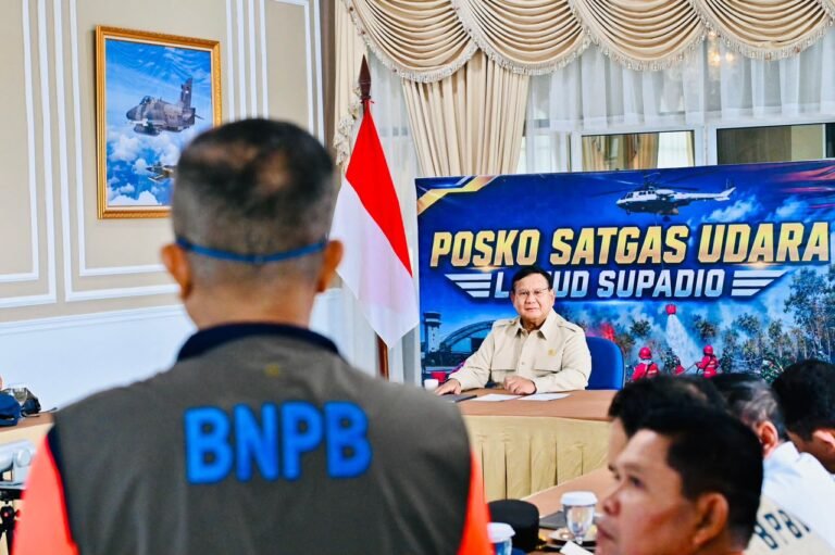 Tiba di Kalimantan Barat, Presiden Prabowo Langsung Pimpin Rapat Penanganan Karhutla