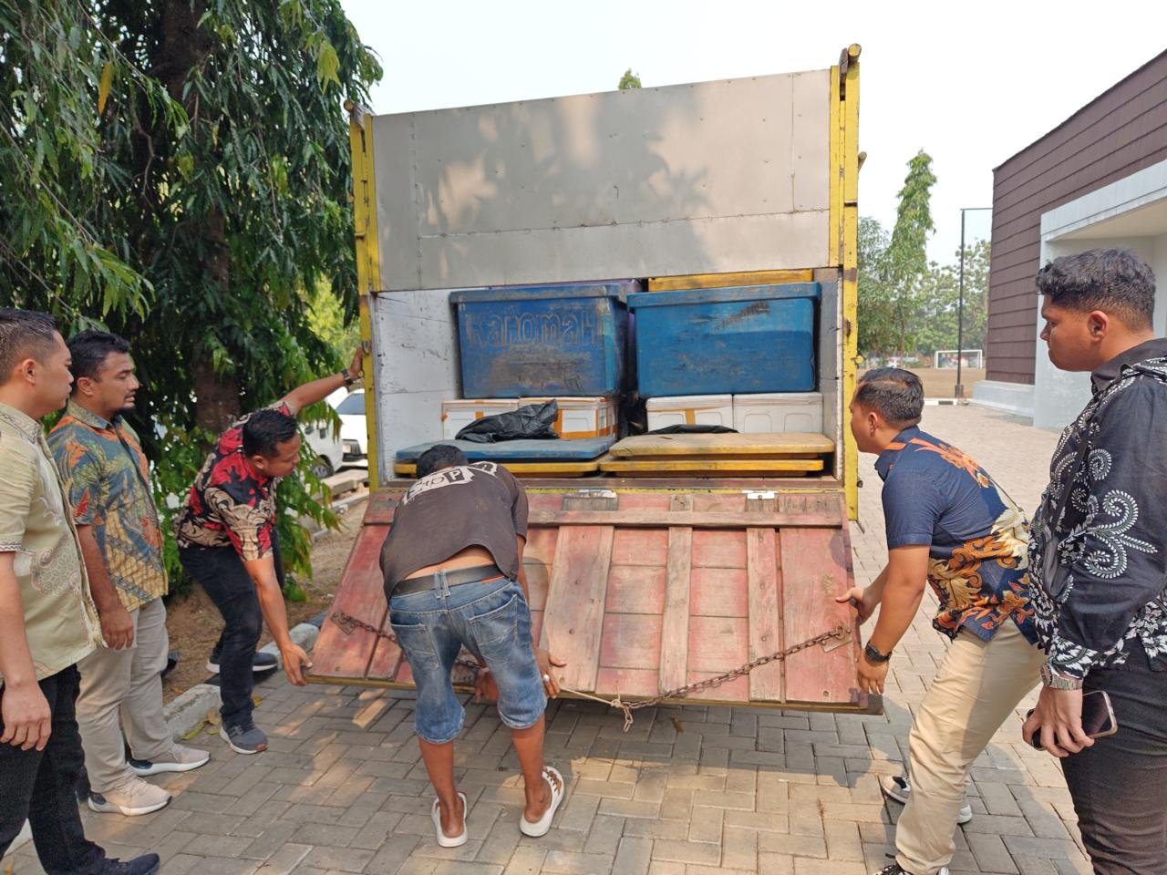 Polda Banten Gagalkan Pengiriman 150 Ribu Benih Bening Lobster, Satu Truk Diamankan