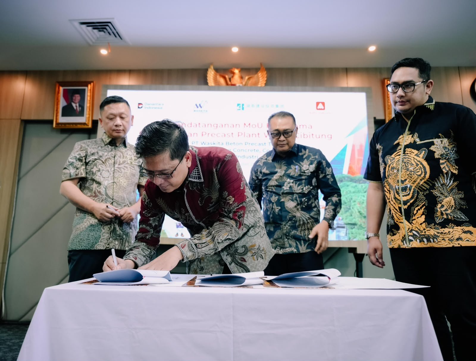 Waskita Beton Precast Gandeng Hunan Jiangong China dan PT Adhi Industri, Optimalkan Aset Precast Plant WSBP Cibitung